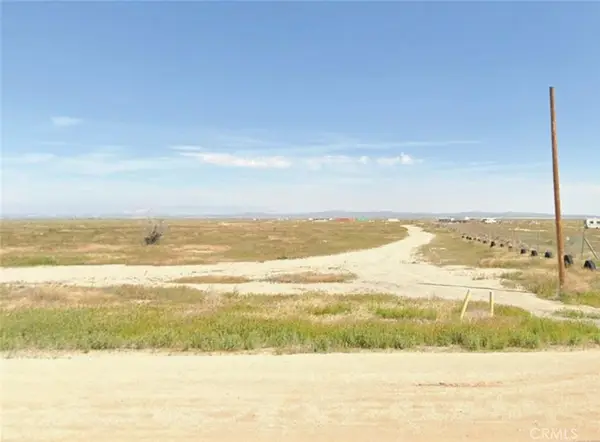 49001 45th Ste, Lancaster, CA 93535