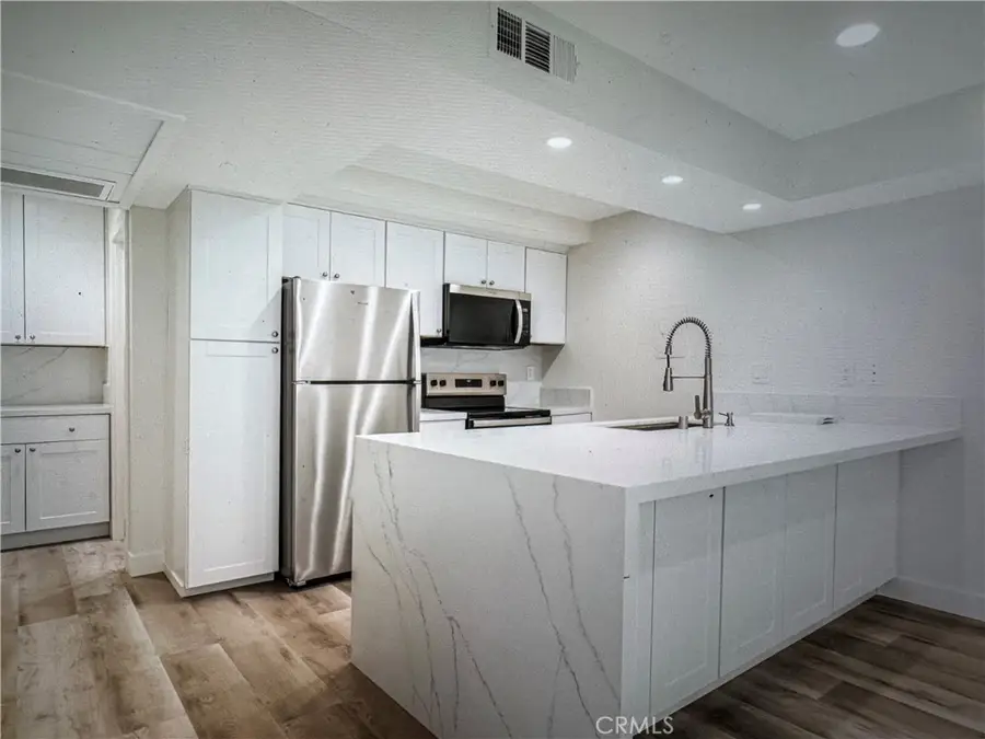 750 N Kings #105, West Hollywood, CA 90069 - #3