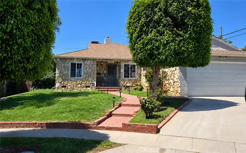 17001 Cantara, Lake Balboa, CA 91406 - #1