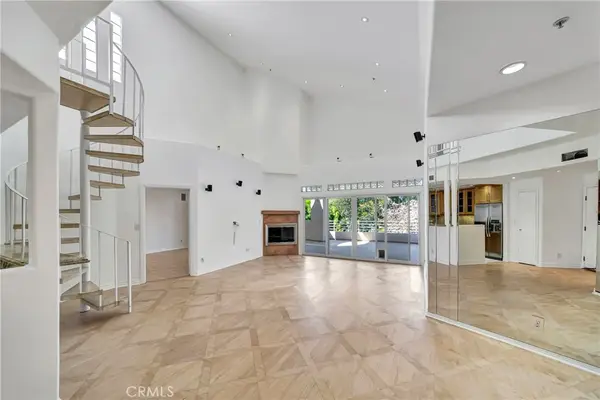 4477 Woodman Avenue #305, Sherman Oaks, CA 91423