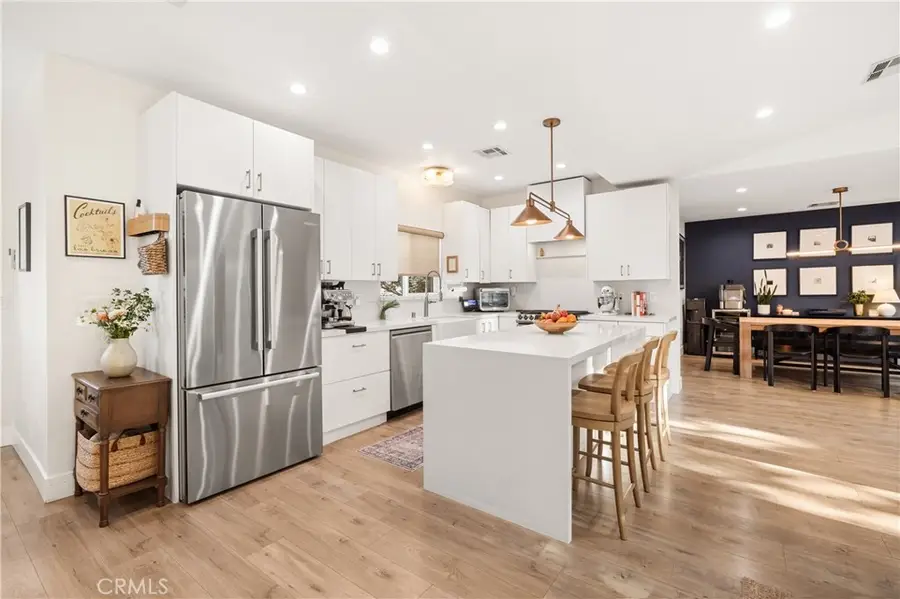 7247 Genesta, Lake Balboa, CA 91406 - #2