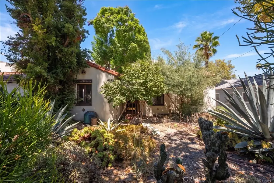 11209 La Maida, North Hollywood, CA 91601 - #2