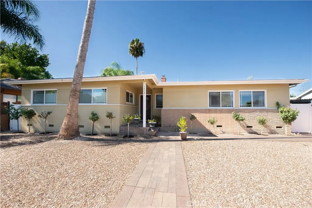 19541 Victory Boulevard, Reseda, CA 91335 - #1