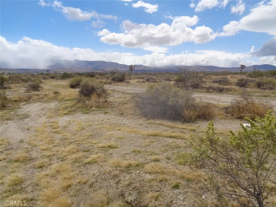 1 Avenue R12, Sun Village, CA 93543 - #3