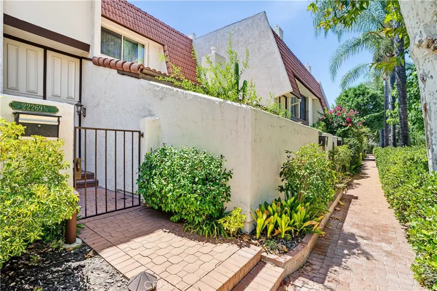 22269 1/2 Erwin, Woodland Hills, CA 91367 - #2