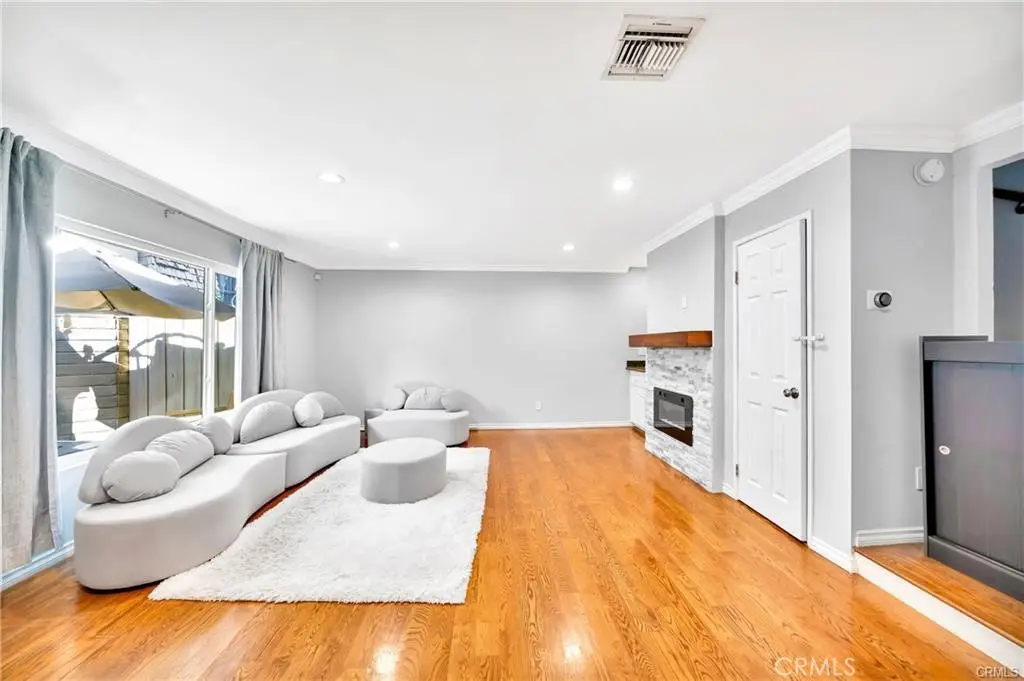 18631 Collins #10, Tarzana, CA 91356 - #1