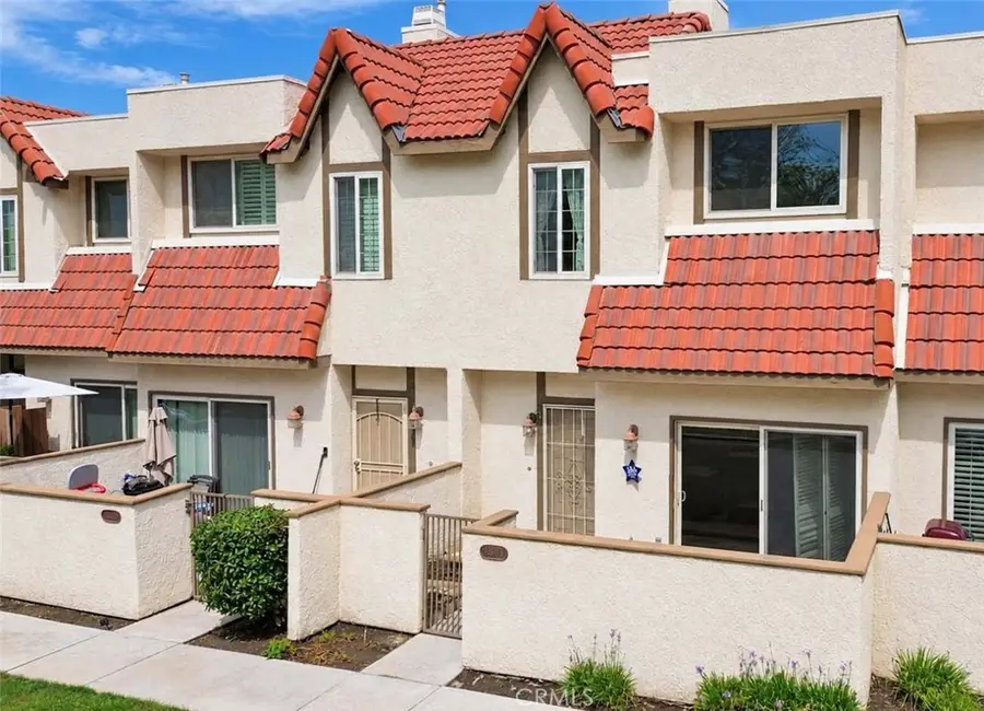 27650 Ironstone Drive #3, Canyon Country, CA 91387 - #2