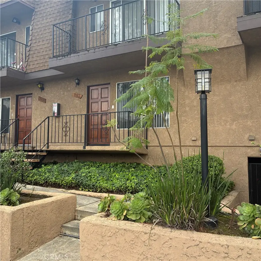 1902 W Victory, Burbank, CA 91506 - #1