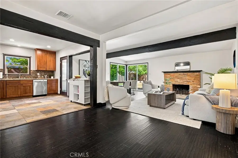 7357 Anatola Avenue, Lake Balboa, CA 91406 - #2