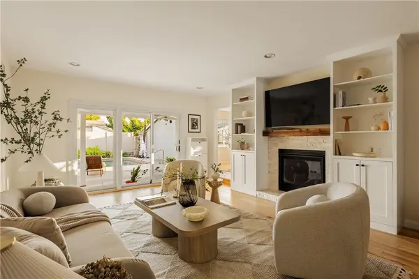23642 Oxnard, Woodland Hills, CA 91367