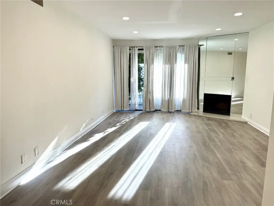 1630 S Bentley Avenue #103, Los Angeles, CA 90025 - #3
