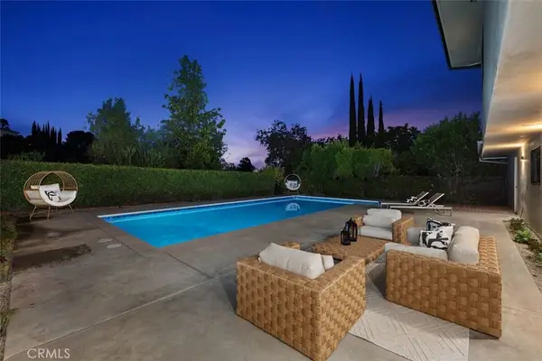 24621 Calvert Street, Woodland Hills, CA 91367