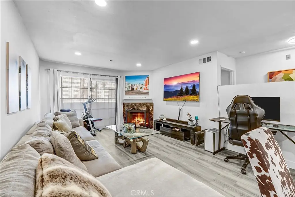 6545 Reseda Boulevard #6, Reseda, CA 91335 - #1