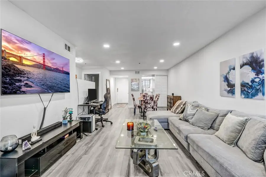 6545 Reseda Boulevard #6, Reseda, CA 91335 - #2