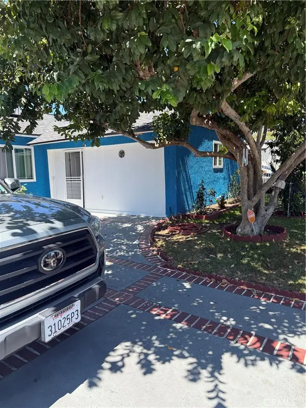 8201 Yarmouth Avenue, Reseda, CA 91335