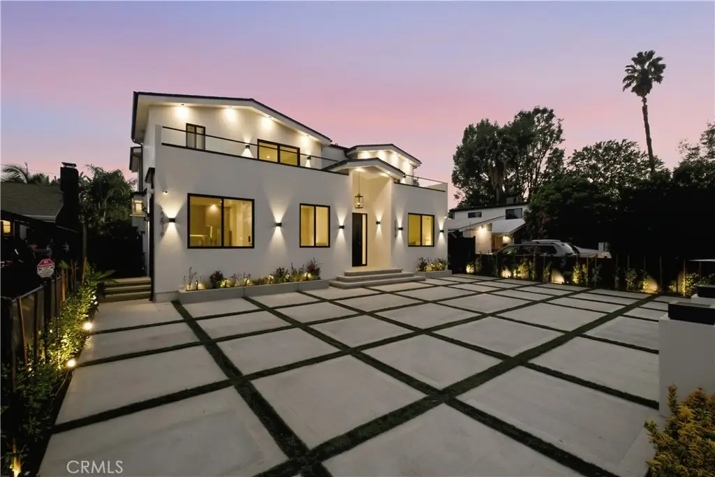 22518 Burbank, Woodland Hills, CA 91367 - #1