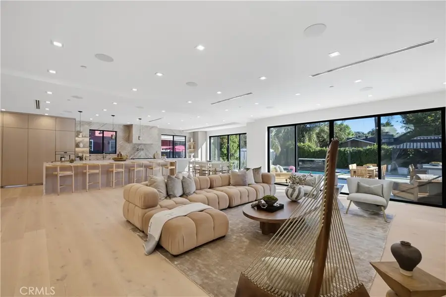 22518 Burbank, Woodland Hills, CA 91367 - #3