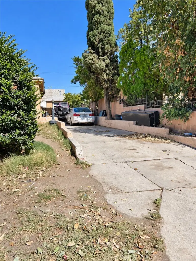8536 Cayuga Avenue, Sun Valley, CA 91352 - #2