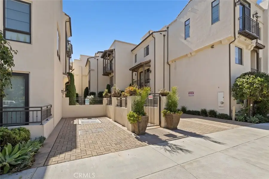 10738 Bloomfield, Toluca Lake, CA 91602 - #2