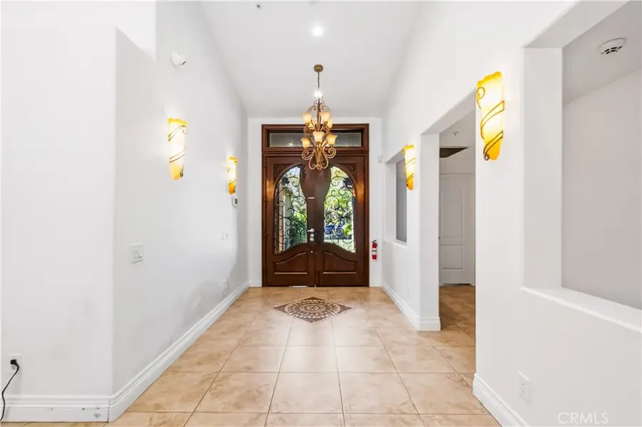 5050 Serrania Avenue, Woodland Hills, CA 91364 - #2
