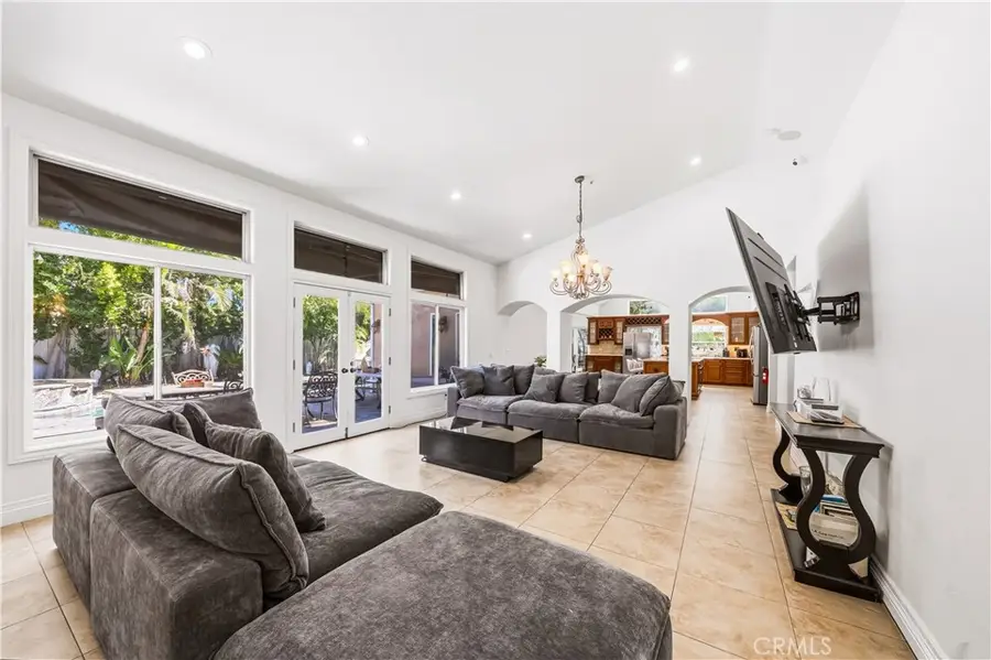 5050 Serrania Avenue, Woodland Hills, CA 91364 - #3