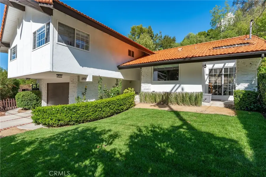 22926 Cass Avenue, Woodland Hills, CA 91364 - #3