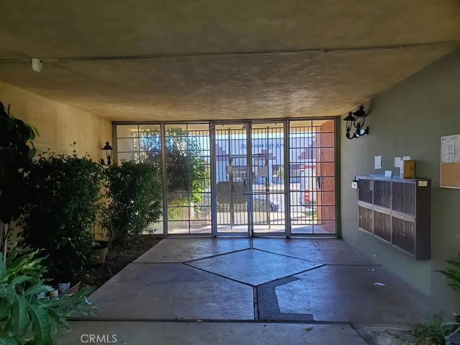 6835 De Soto, Canoga Park, CA 91303 - #2