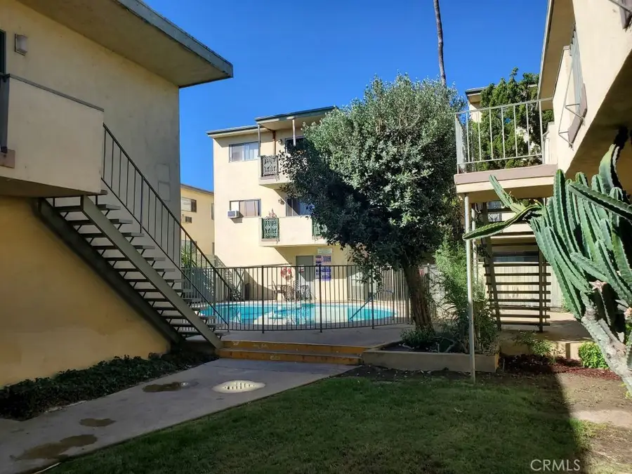 6835 De Soto, Canoga Park, CA 91303 - #3