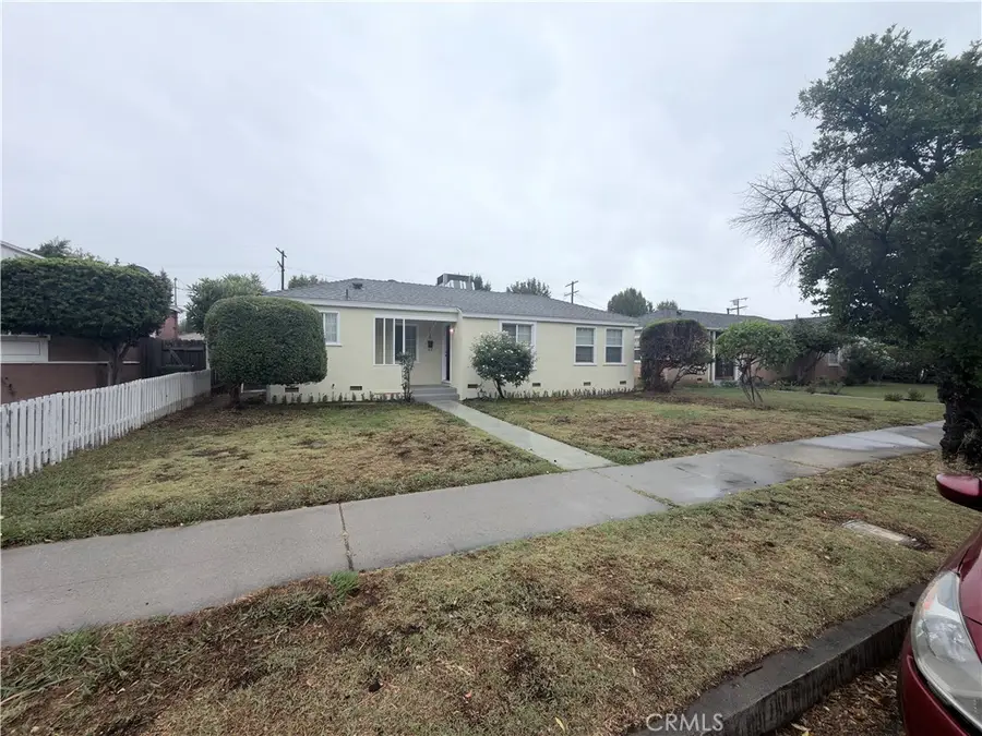 17822 Vanowen, Reseda, CA 91335 - #2