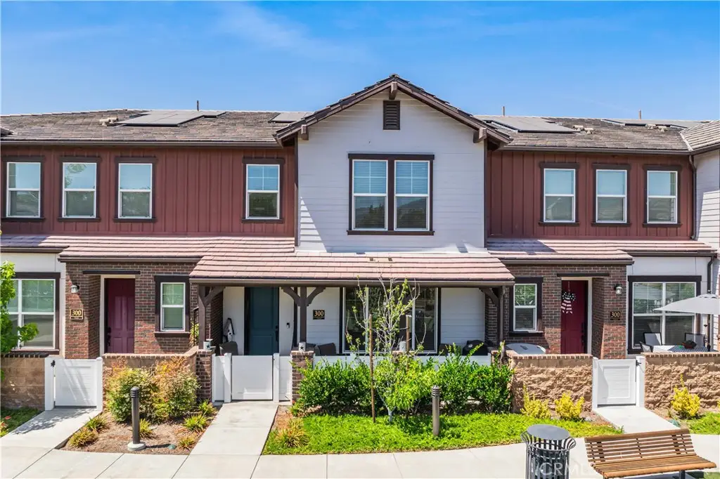 300 Farmhouse Drive #3, Simi Valley, CA 93065 - Image #1