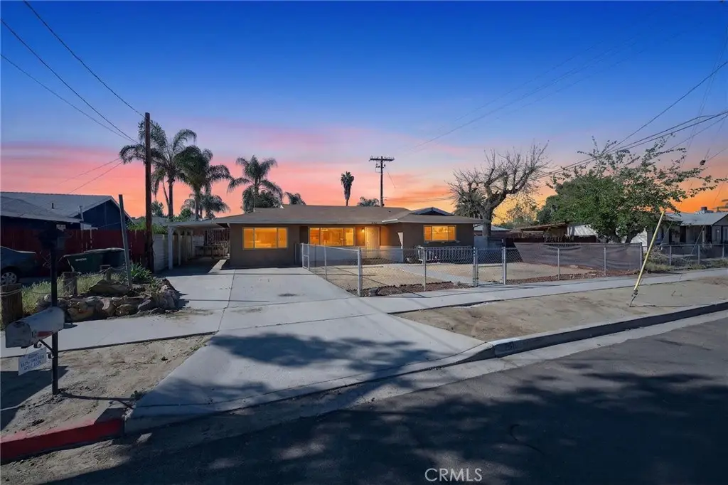 291 W Whittier, Hemet, CA 92543 - #1