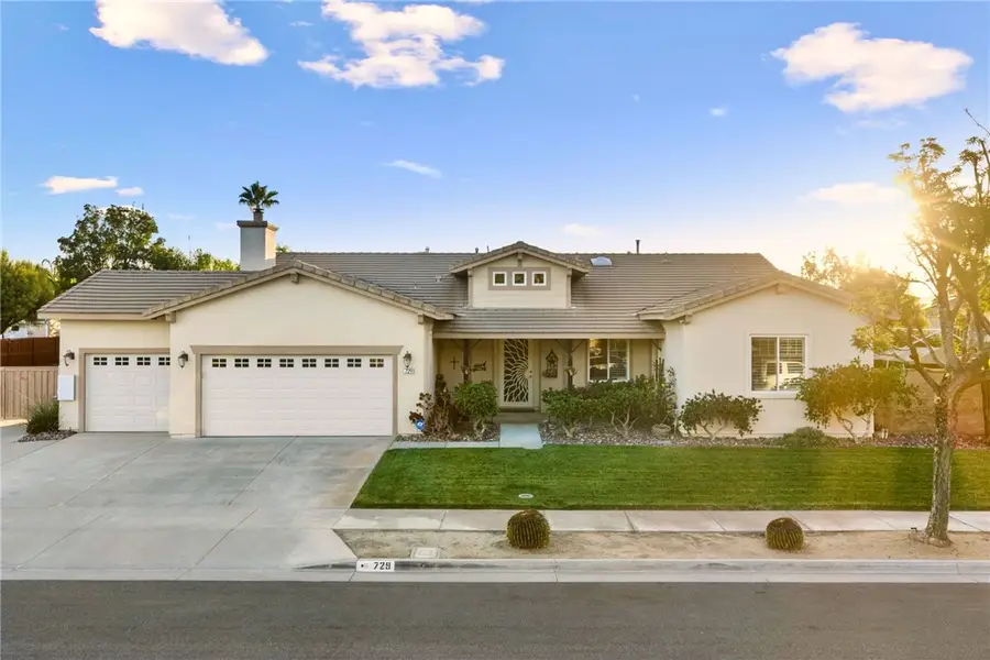 729 Smith, Hemet, CA 92544 - #2