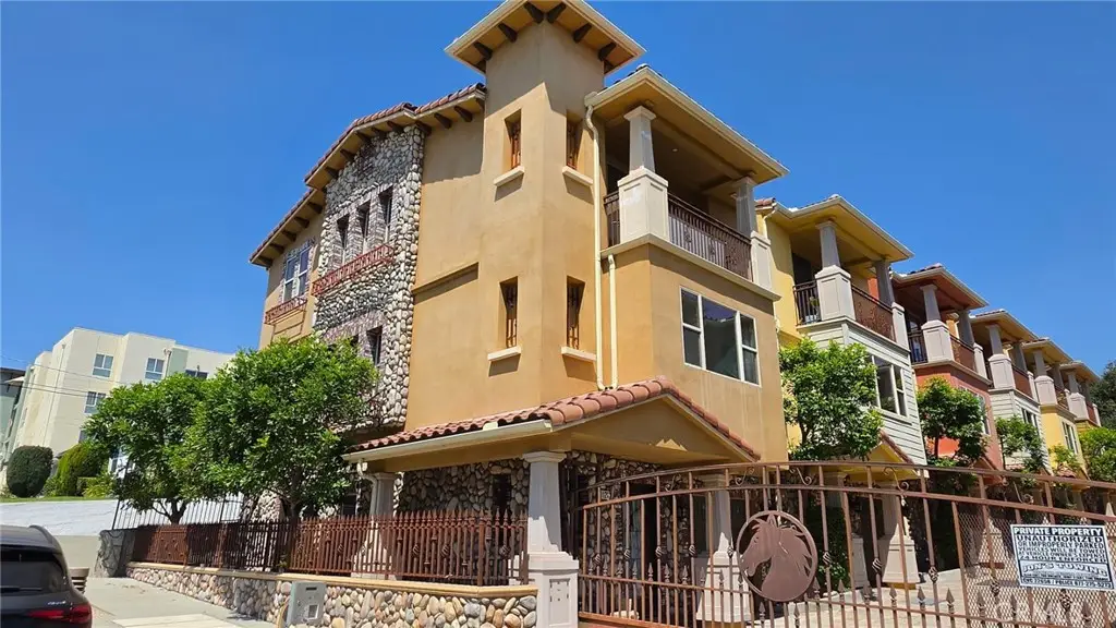 10121 W Amber Court, Tujunga, CA 91042 - #1