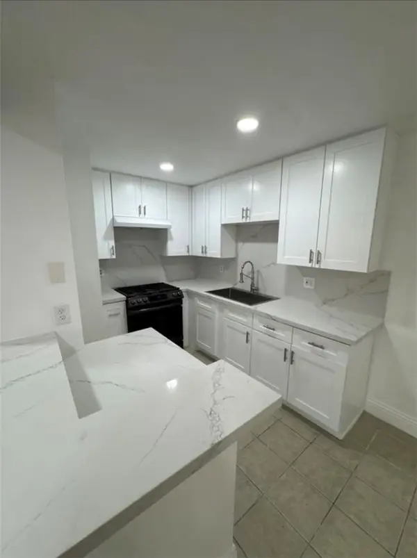 1101 W Macarthur #301, Santa Ana, CA 92707