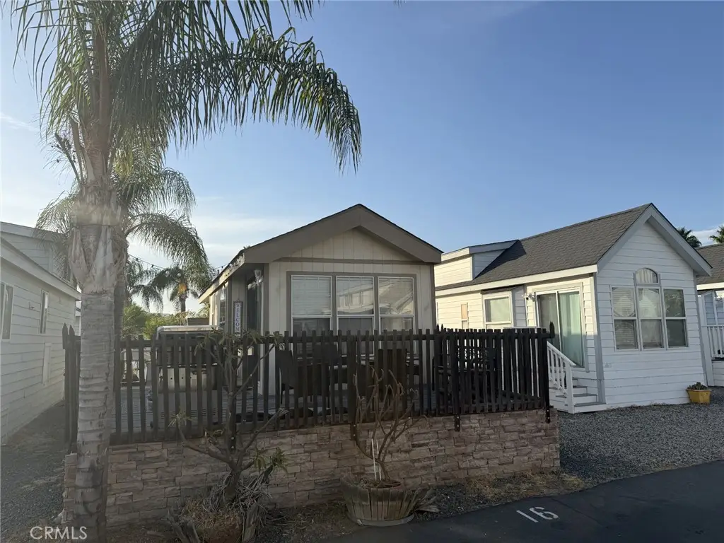 32000 Riverside Dr #I6, Lake Elsinore, CA 92530 - #1