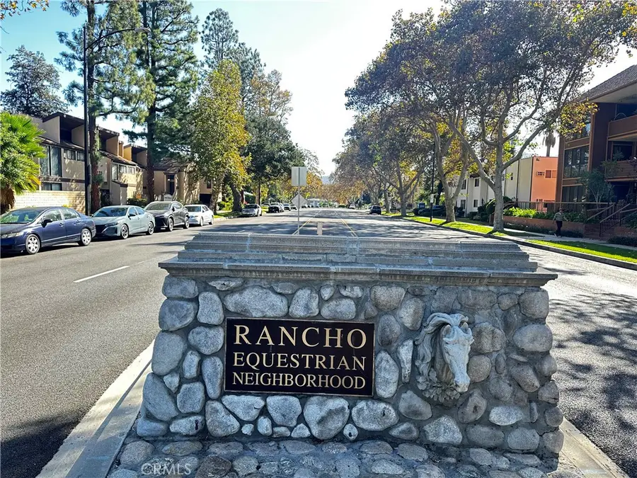 3200 W Riverside Drive #M, Burbank, CA 91505 - #2