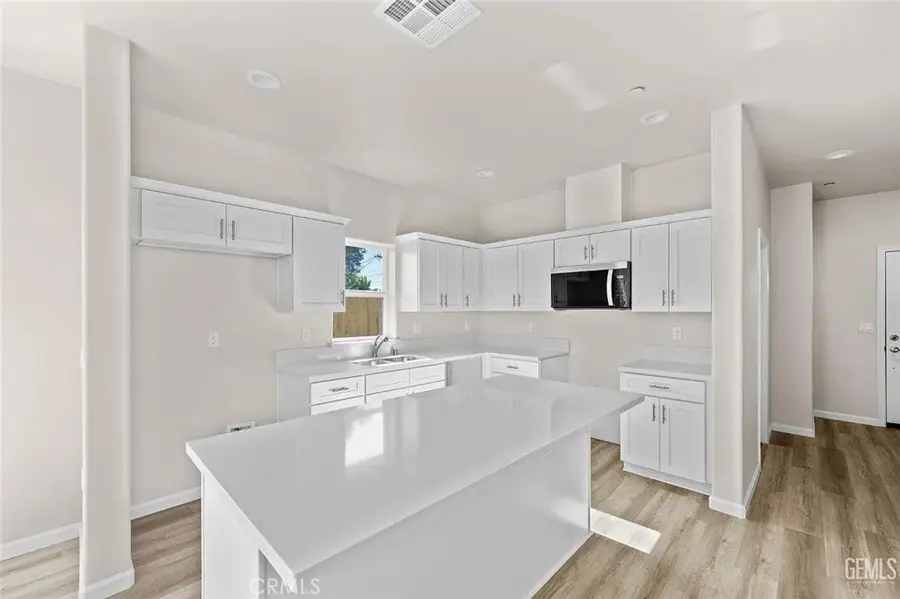 209 10th, Bakersfield, CA 93304 - #2