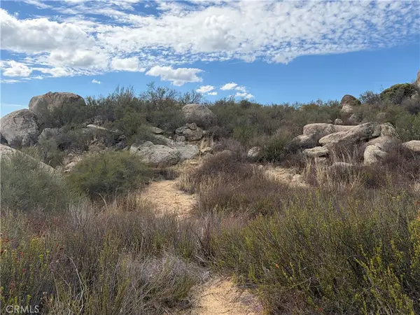 812 Rocky Valley Way, Aguanga, CA 92539