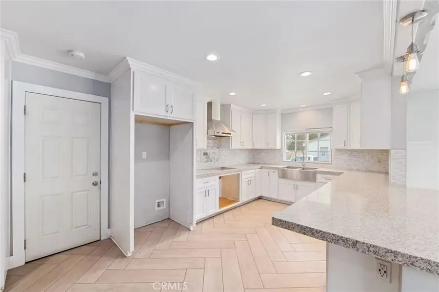 10566 Calabash Avenue, Fontana, CA 92337 - Image #3