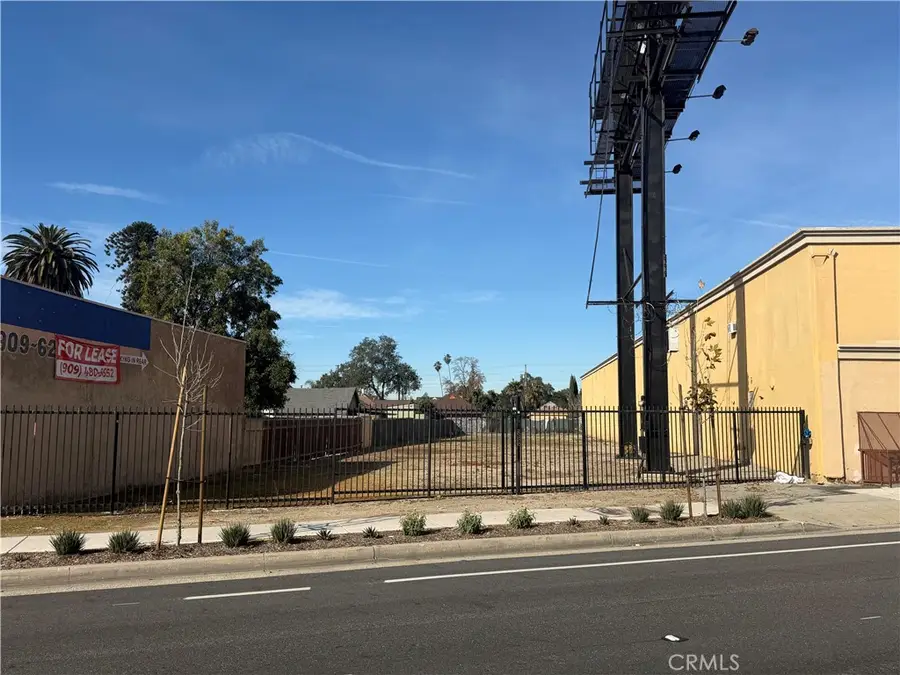 949 Garey Ave, Pomona, CA 91768 - #2