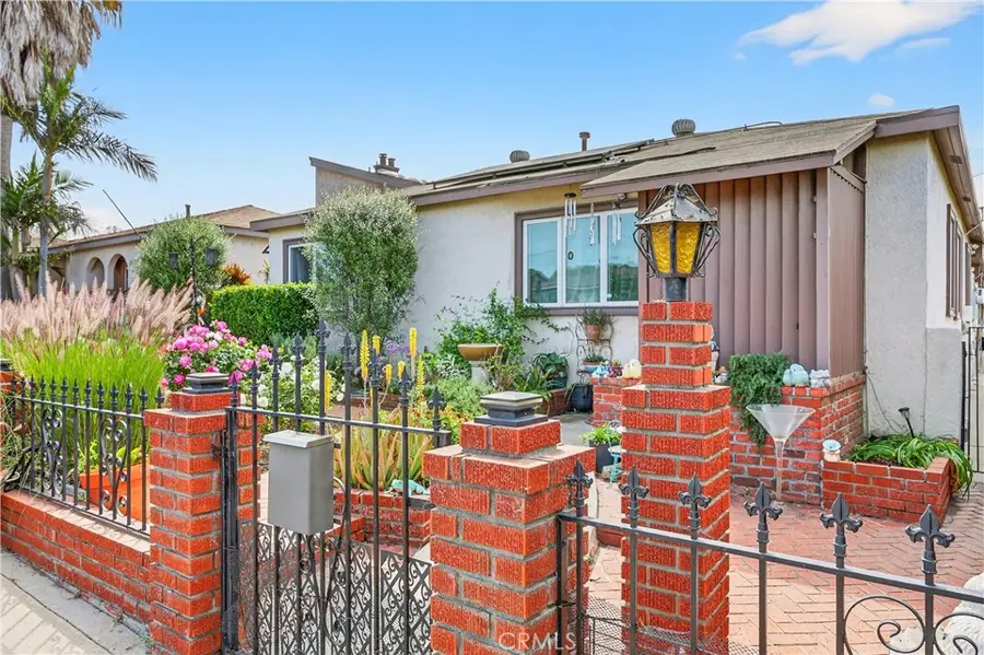 1442 W G Street, Wilmington, CA 90744 - #2