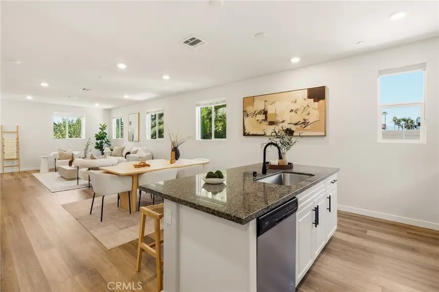14700 Sherman Way, Van Nuys, CA 91405 - #3