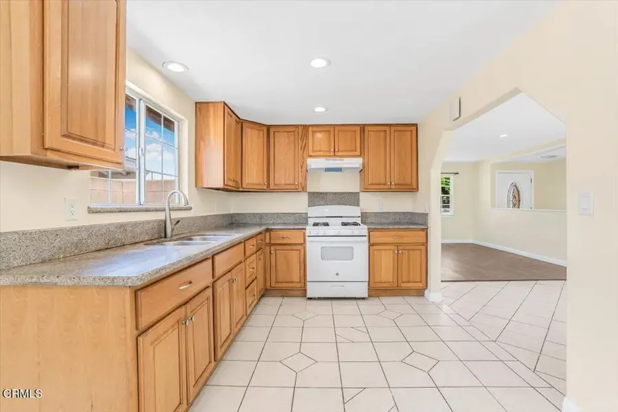 1340 Huntswood Way Way, Oxnard, CA 93030 - Image #2