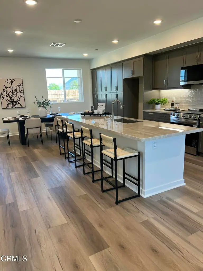 555 Via Vallarta, Camarillo, CA 93012 - #1