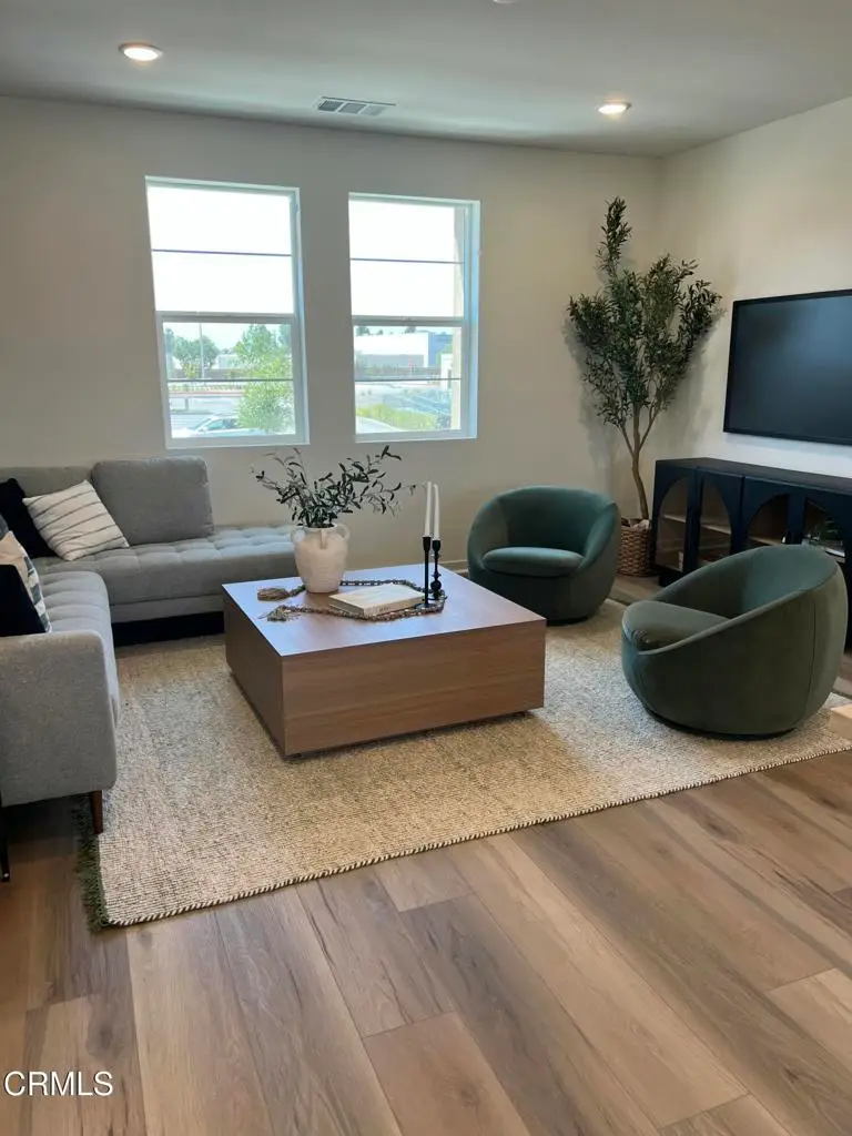 555 Via Vallarta, Camarillo, CA 93012 - #3