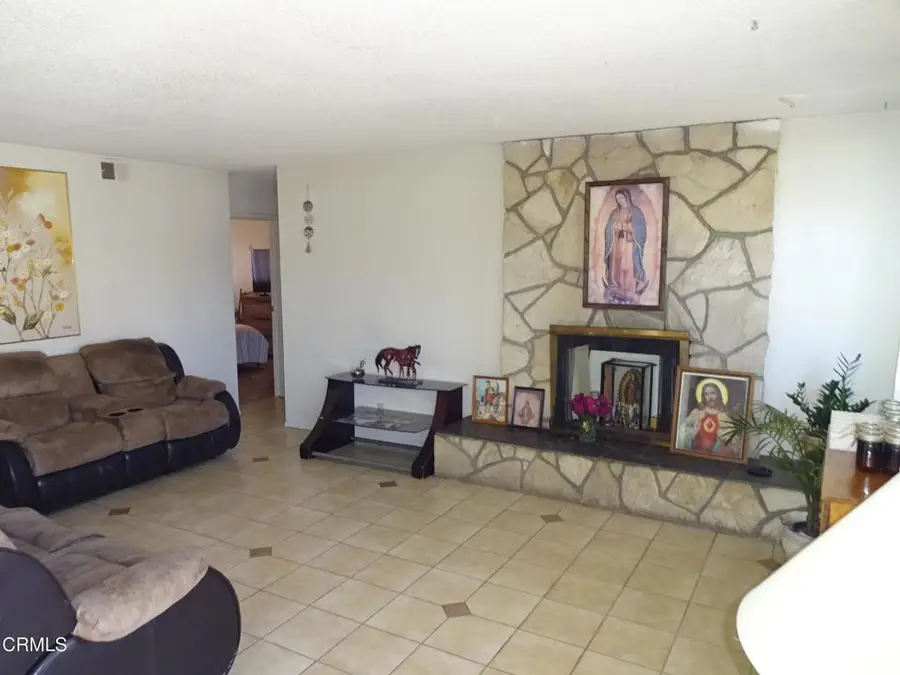 516 N Oak Street, Santa Paula, CA 93060 - #2