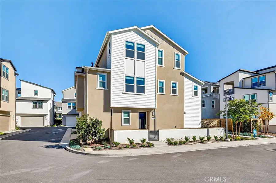 418 Lobata, Irvine, CA 92618 - Image #2