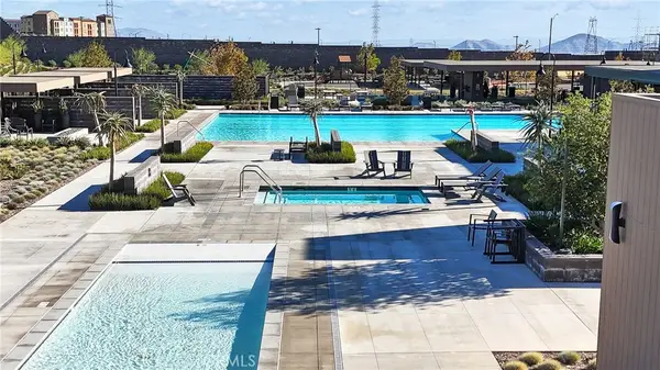 15946 Caterpillar, Fontana, CA 92336