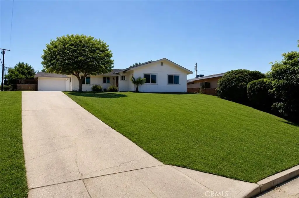 2425 Castle Drive, Bakersfield, CA 93306 - #1