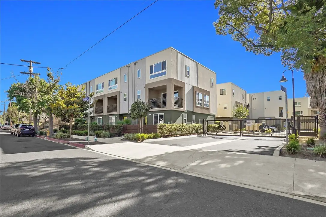 5262 N Bainbridge Place, Valley Village, CA 91607 - #1